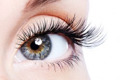 Do eyelashes thin as you age?